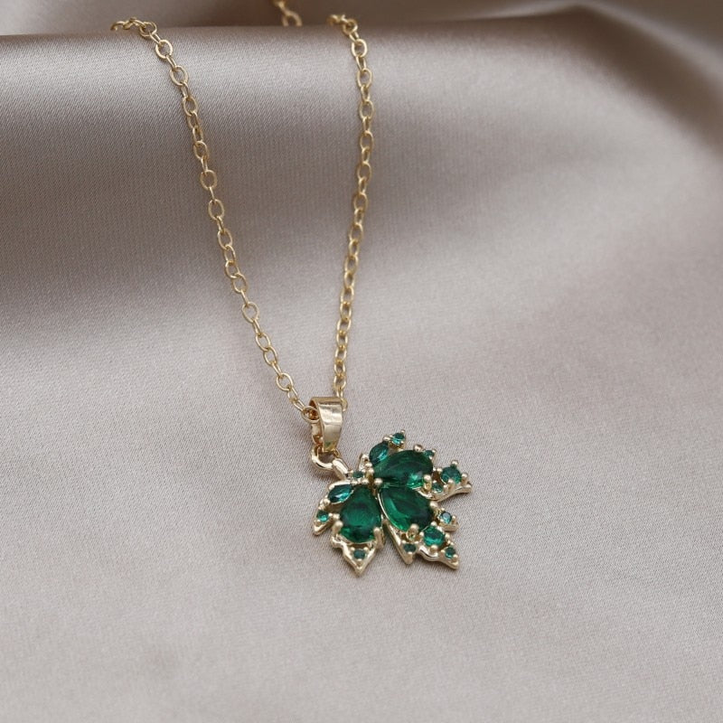 Beautiful Canadian Leaf Pendant Necklace