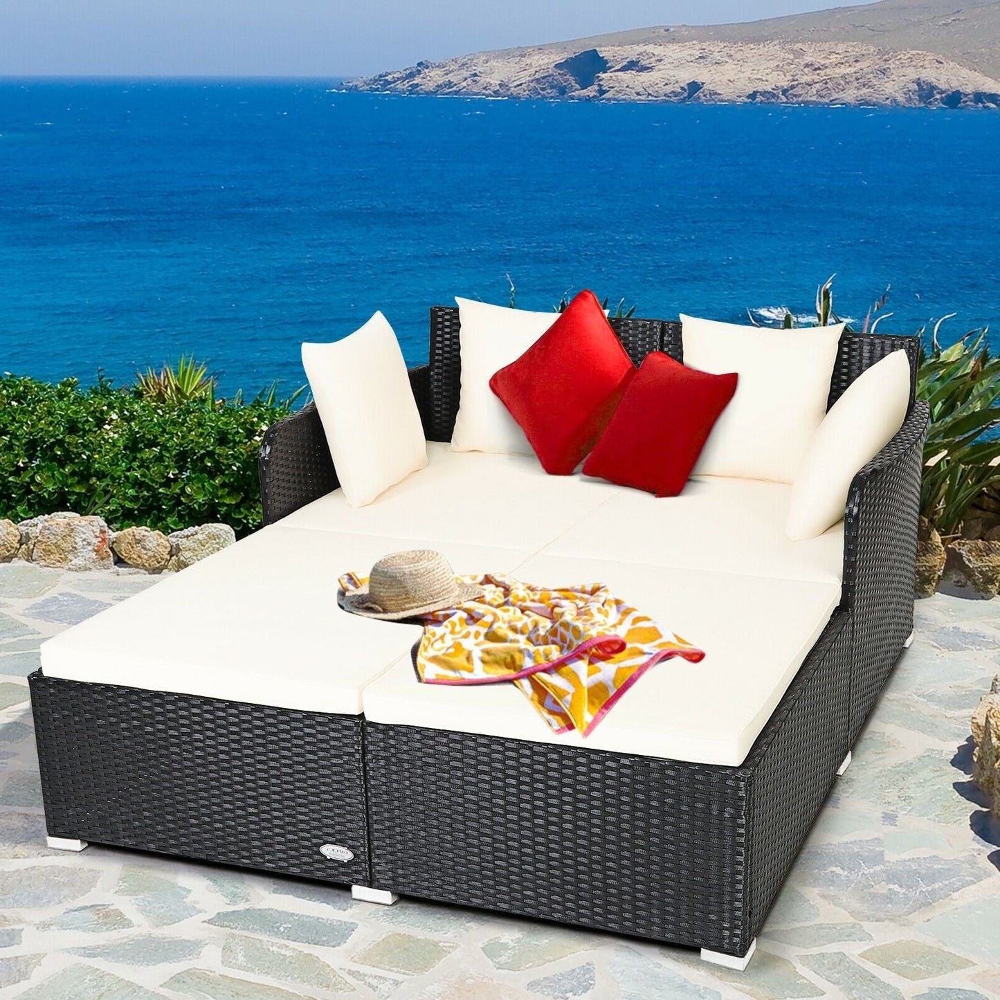 Comfortable Wicker Garden Daybed with Soft Cushions