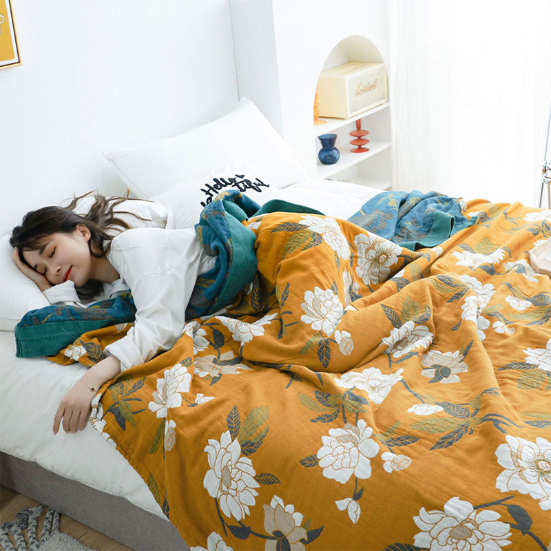 Comfortable Reversible Floral Quilt with Bright Yellow Pattern - Pexav
