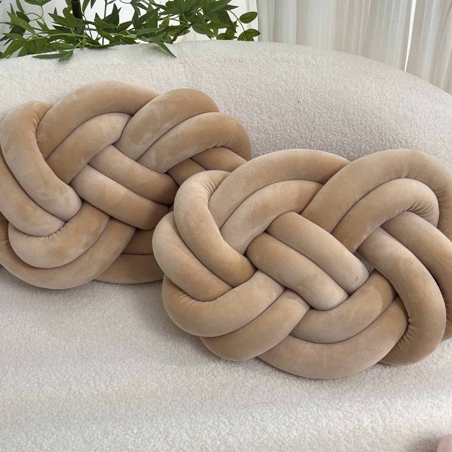 Comfortable Faux Fur Round Throw Pillows