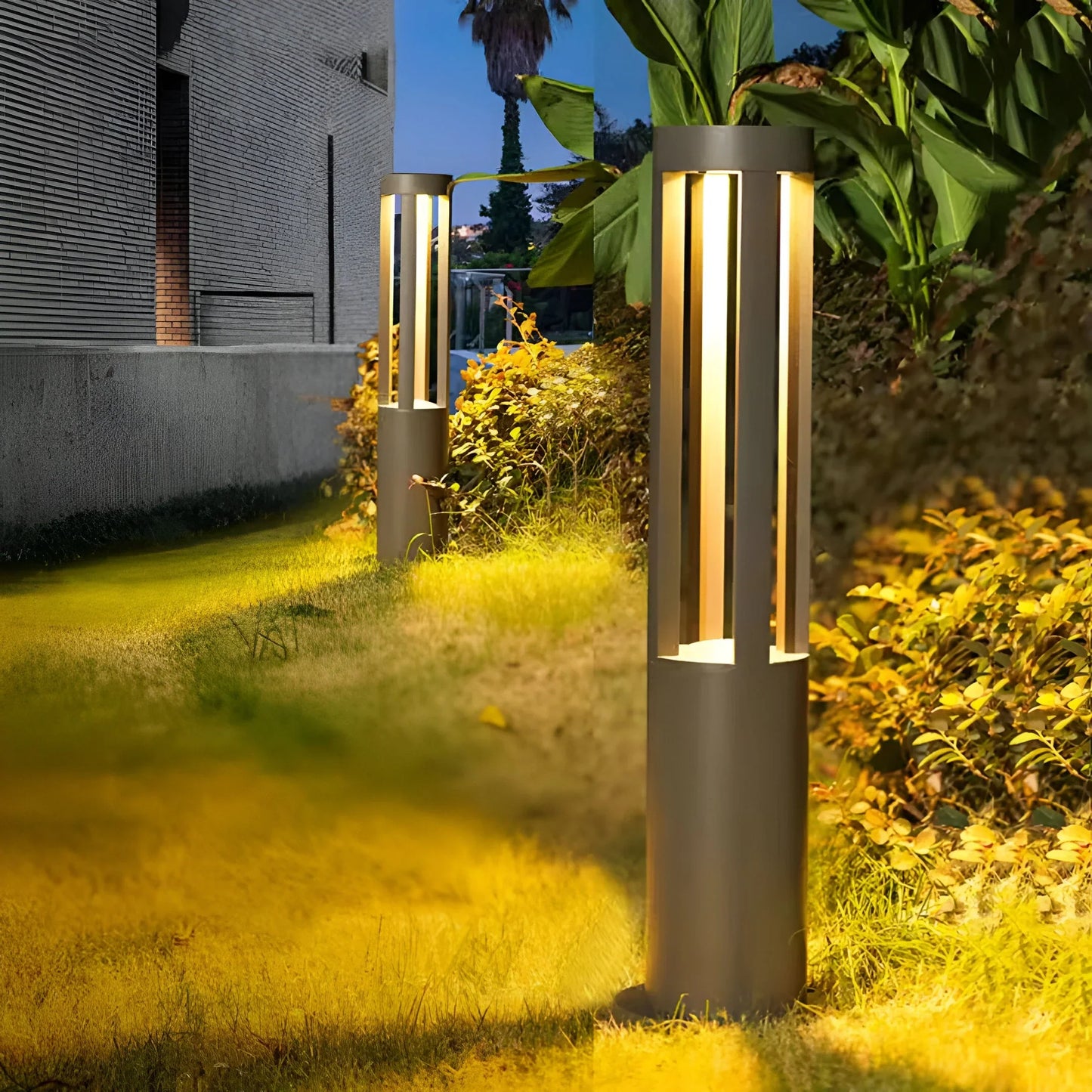 Rustic Garden Solar Powered Lamp