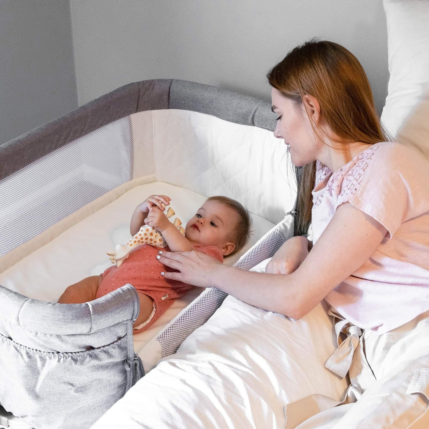 Space Saving Baby Bedside Sleeper Bassinet