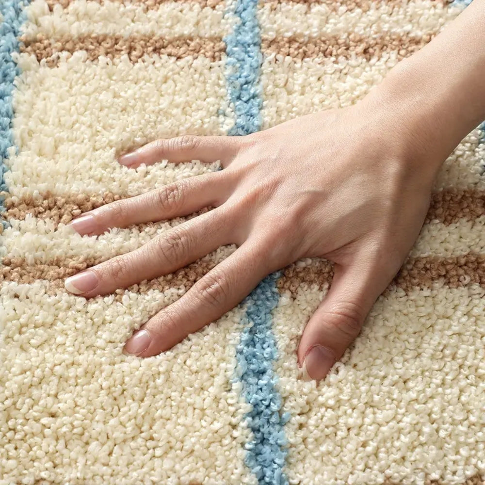 Plush Bathroom Mat – Grip Bottom, Gentle & Fast Dry Rug