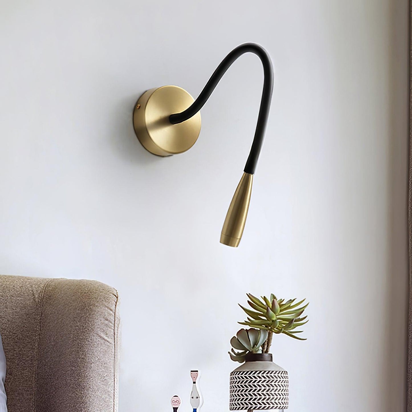 Adjustable LED Wall Light Sconce with Rotary Head – Indoor Wall Lamp in Gold and Brushed Bronze Finish 4