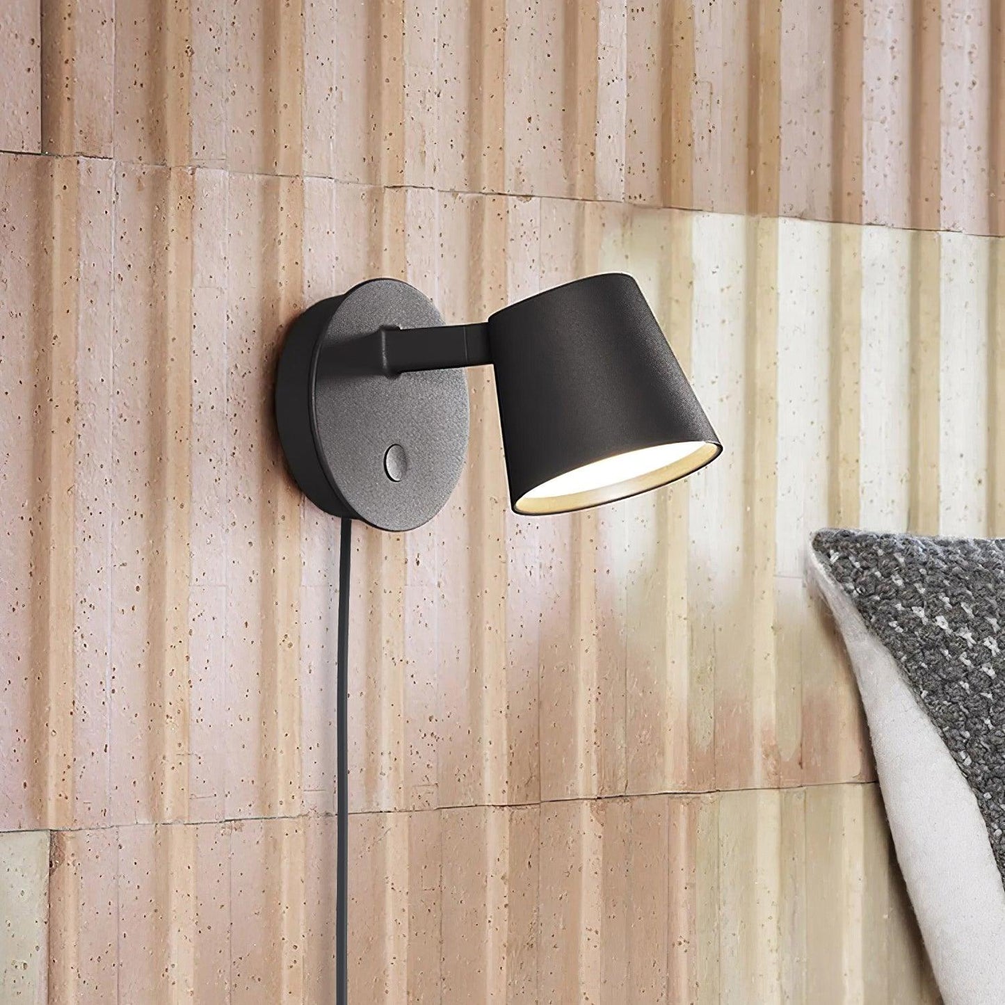 Adjustable Plug-In Wall Lamp with Integrated LED – Minimalist Wall Sconce Lighting for Indoor Use, Black, White, or Red 2