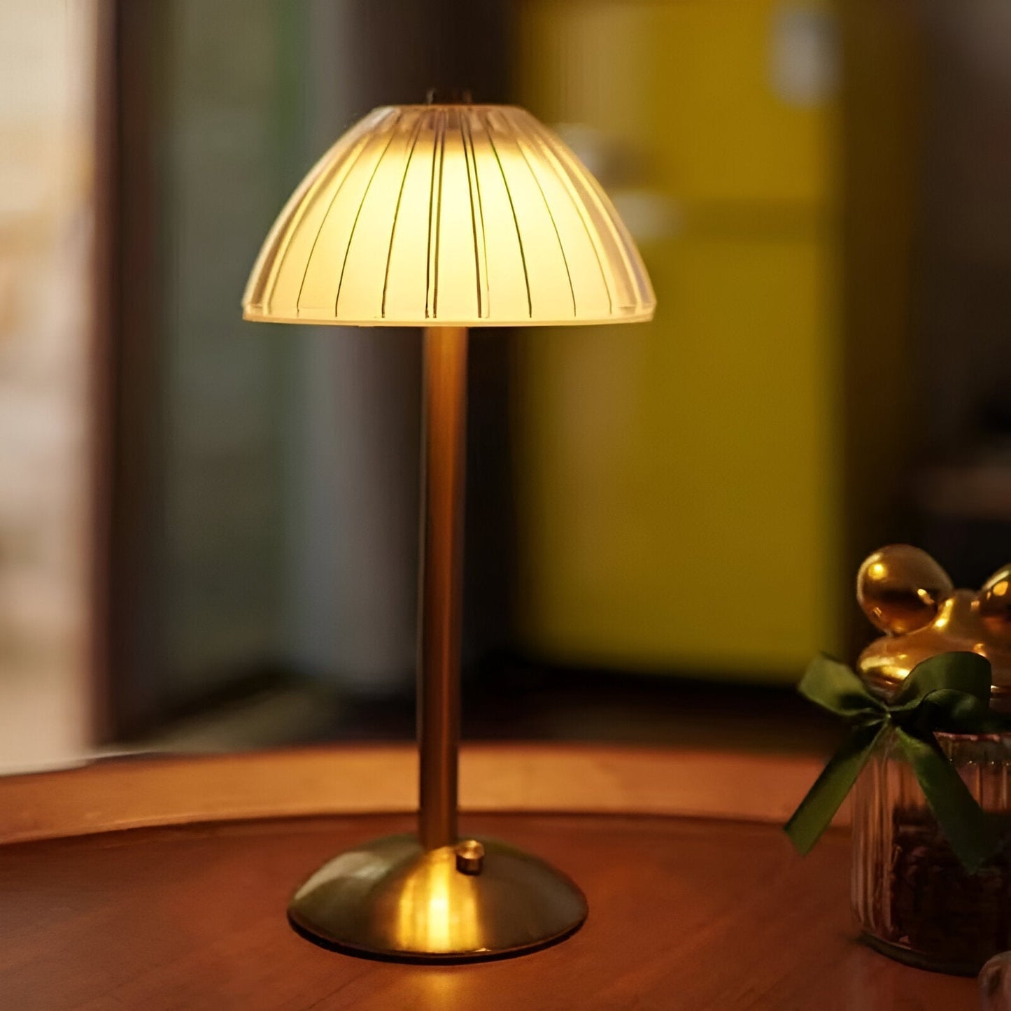 Classic Style Wireless Desk Lamp