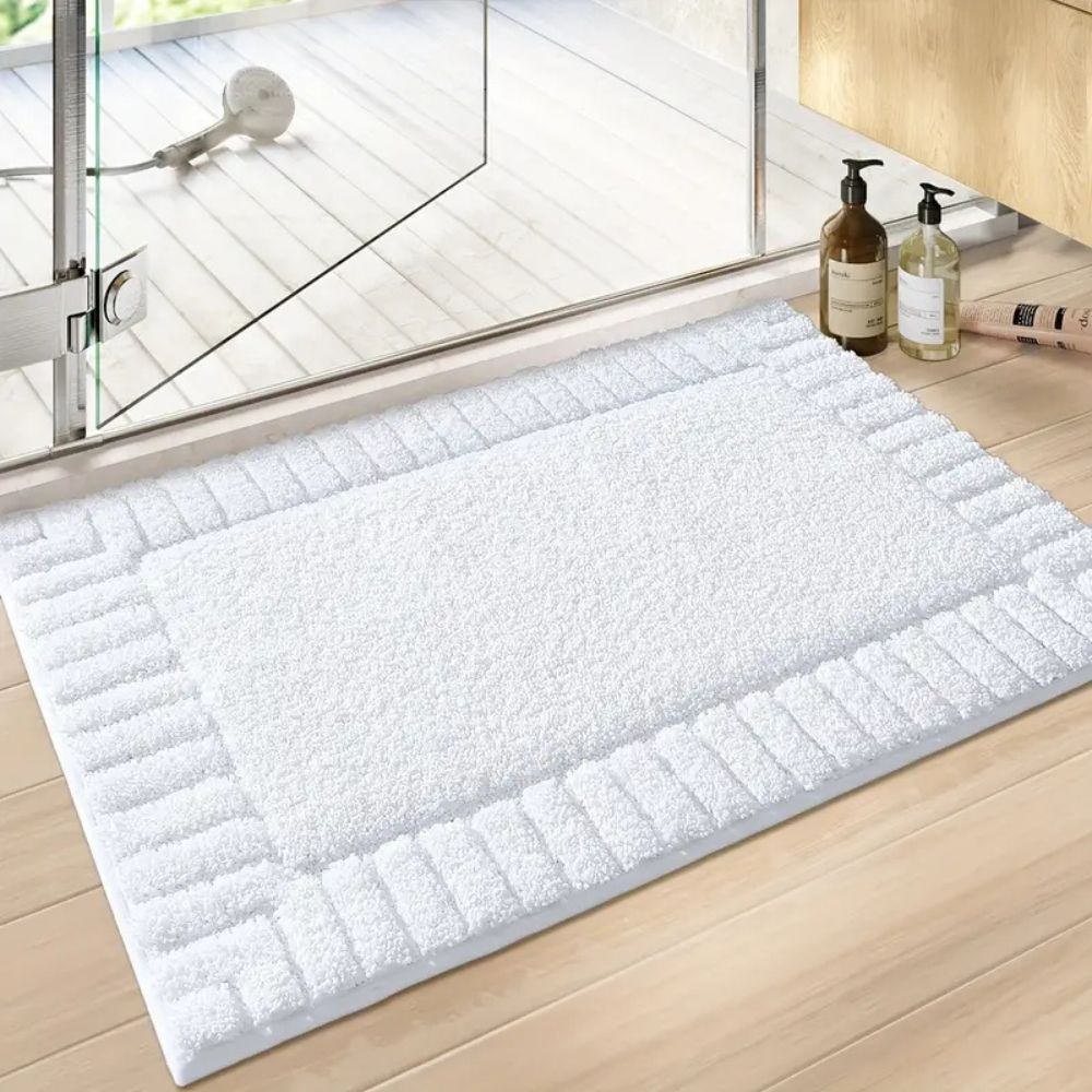 Simple Stripe Bathroom Mat – Plush, Anti-Slip & Fast-Dry