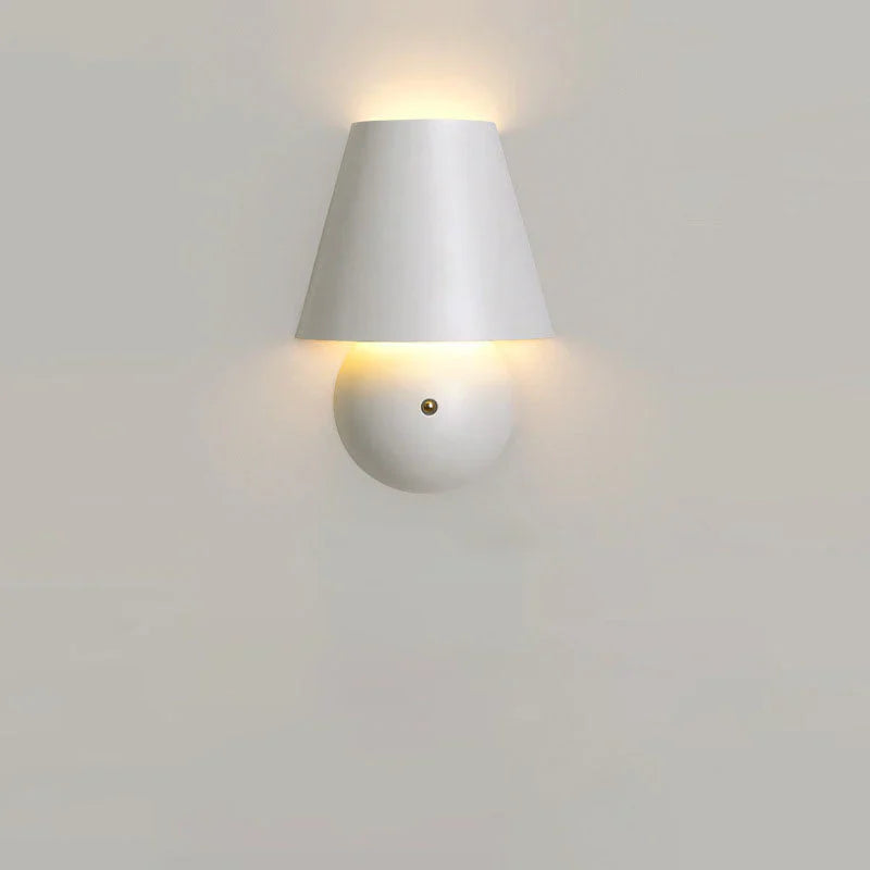 Elegant Metal and Glass Wall Lamp - Pexav