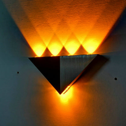 Modern Triangle Pyramid Wall Sconce Lamp – LED Wall Lighting in Black and White, Energy-Efficient Aluminum and Acrylic Design 3