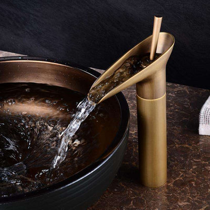 Vintage Cascade Kitchen Faucet