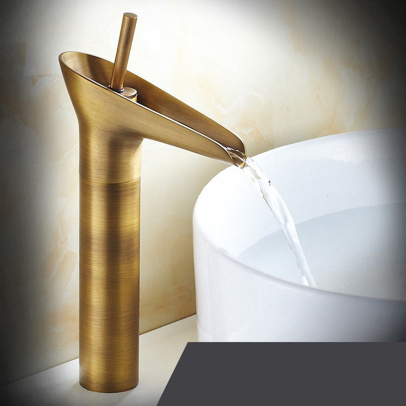 Vintage Cascade Kitchen Faucet