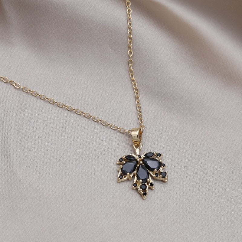 Beautiful Canadian Leaf Pendant Necklace