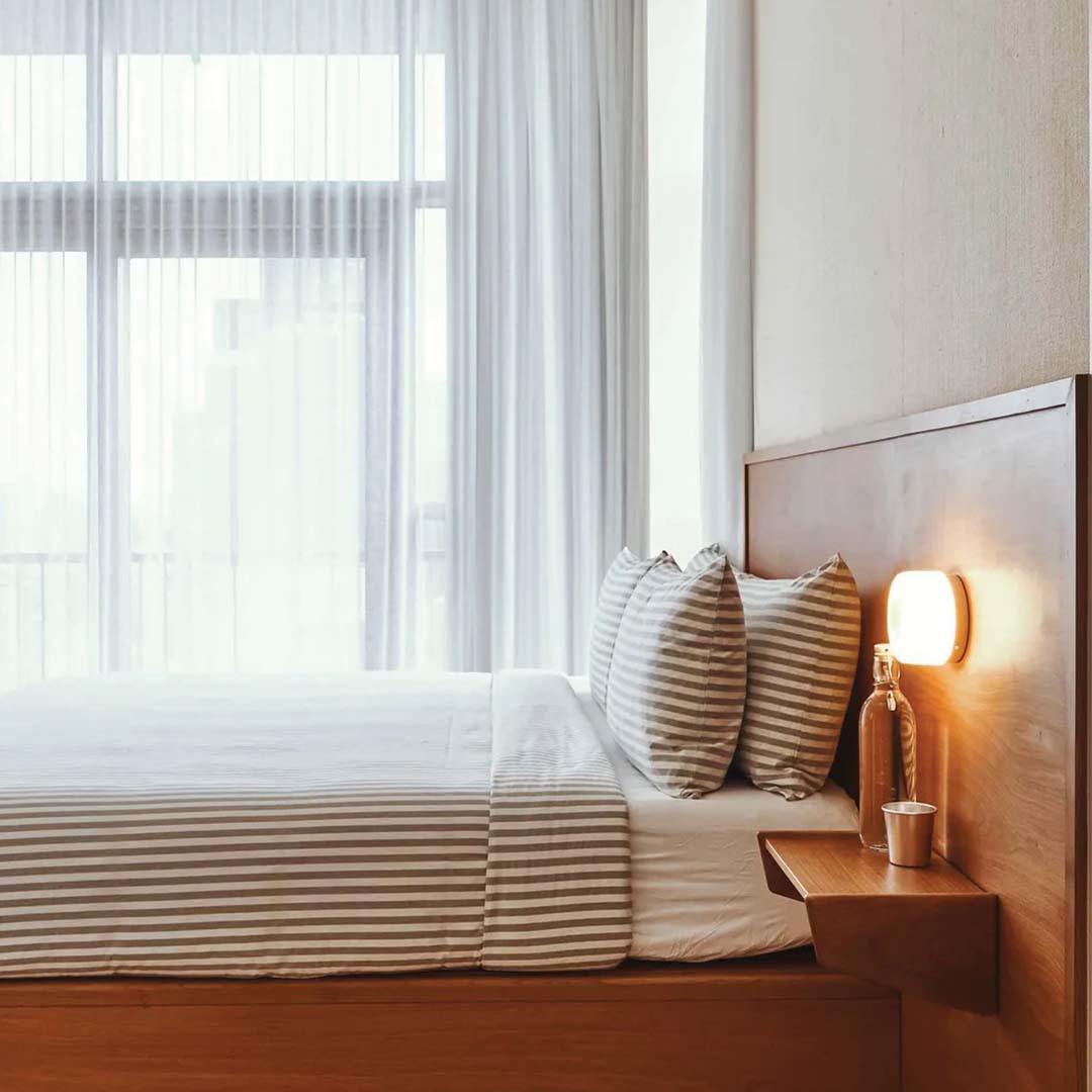 Chic Textured Wall Lamp