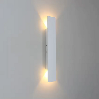 Weatherproof Aluminum Outdoor Wall Light – Modern LED Landscape Lighting for Gardens and Facades 1