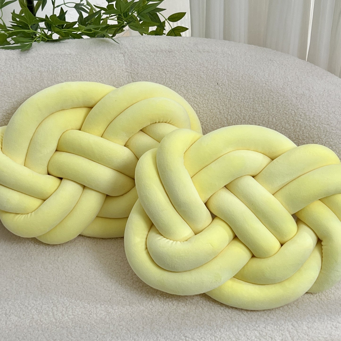 Comfortable Faux Fur Round Throw Pillows