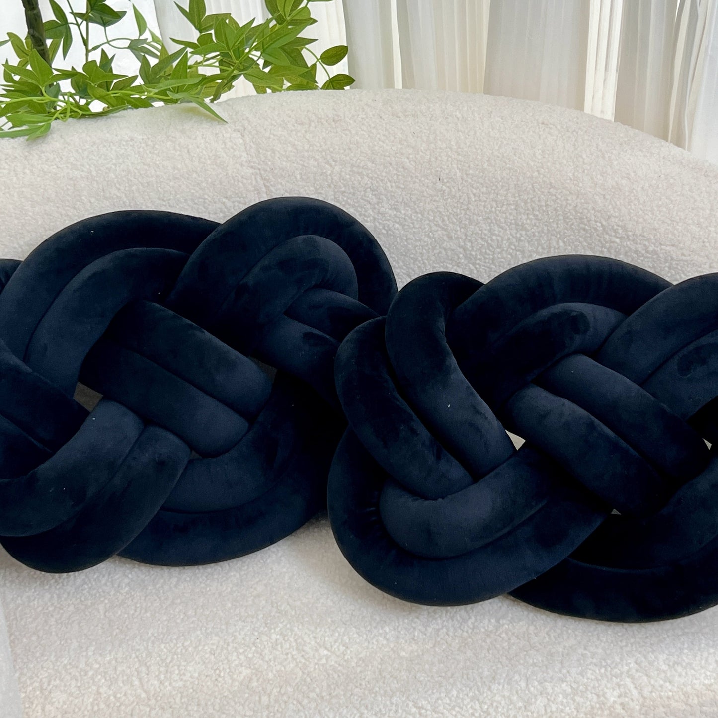 Comfortable Faux Fur Round Throw Pillows