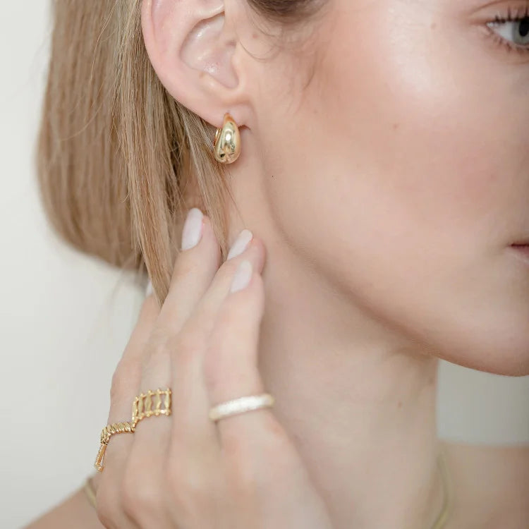 Timeless Luxury Gold Dangle Earrings - Pexav