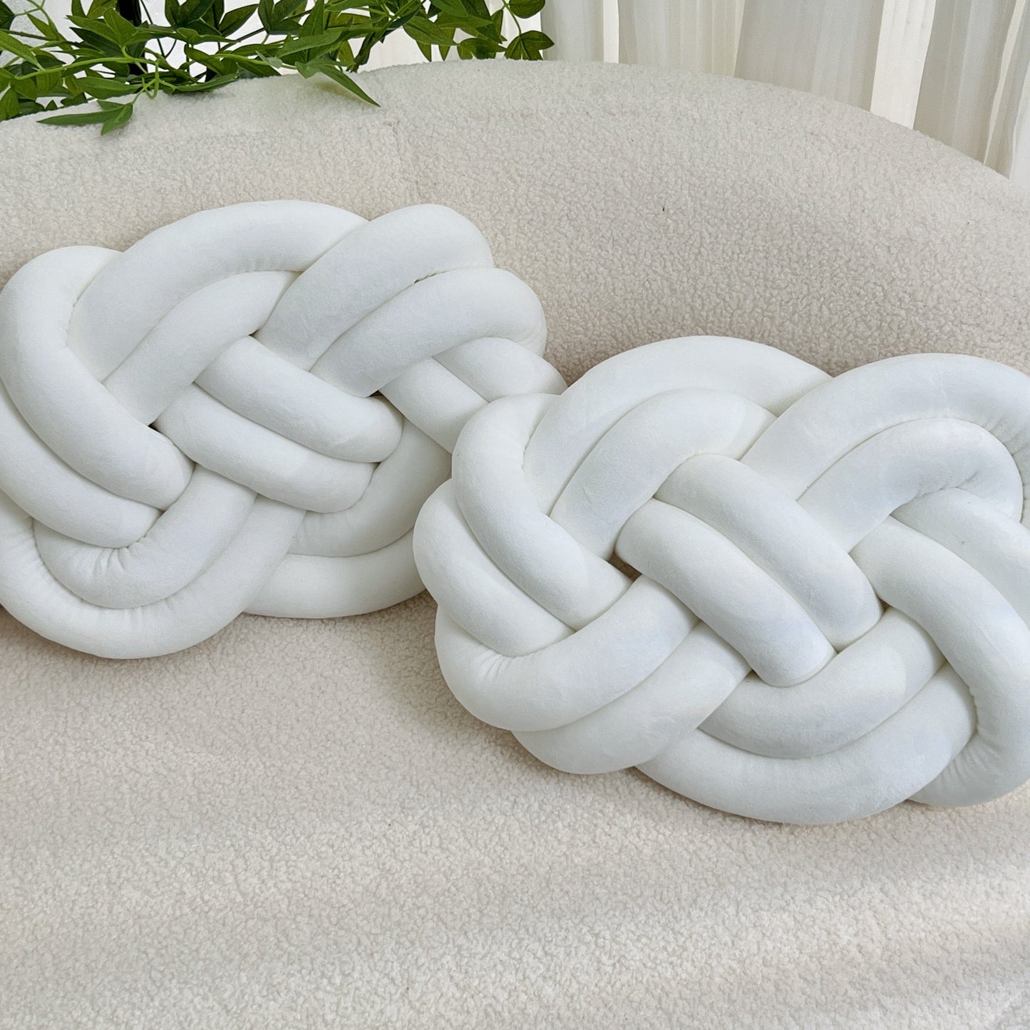 Comfortable Faux Fur Round Throw Pillows
