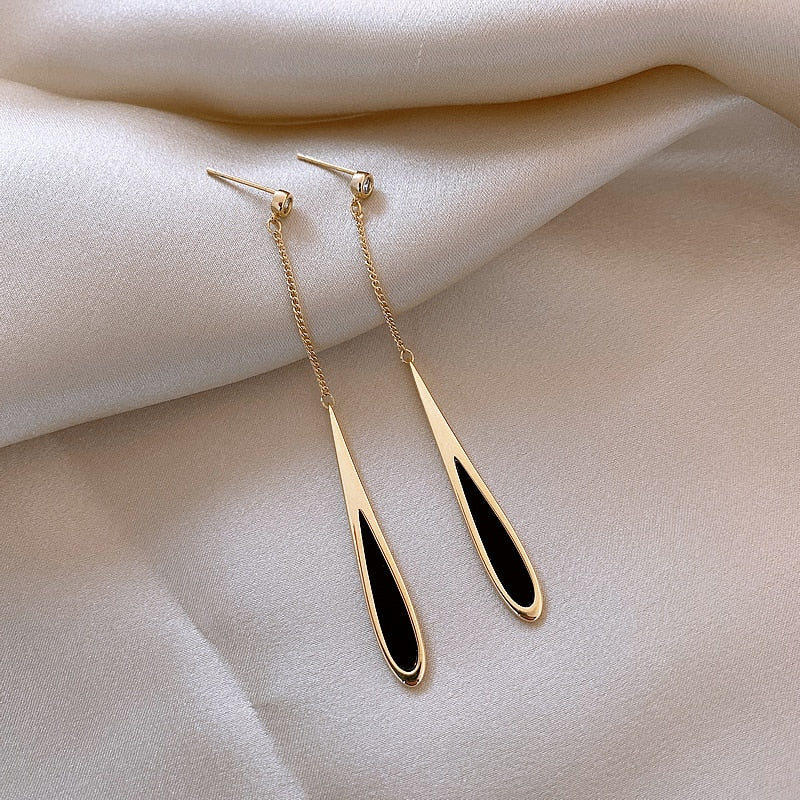 Chic Silver Tone Drop Earrings - Pexav