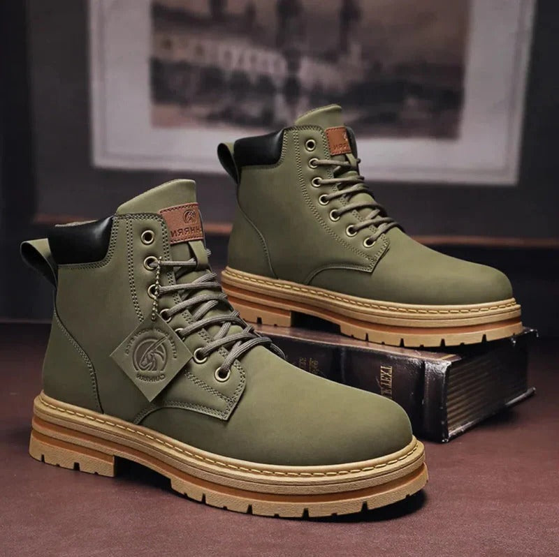 Insulated Men's Hiking Boots With Cushioning Soles