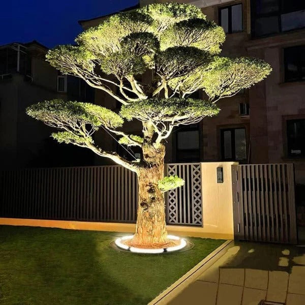 Bright Garden Tree Light
