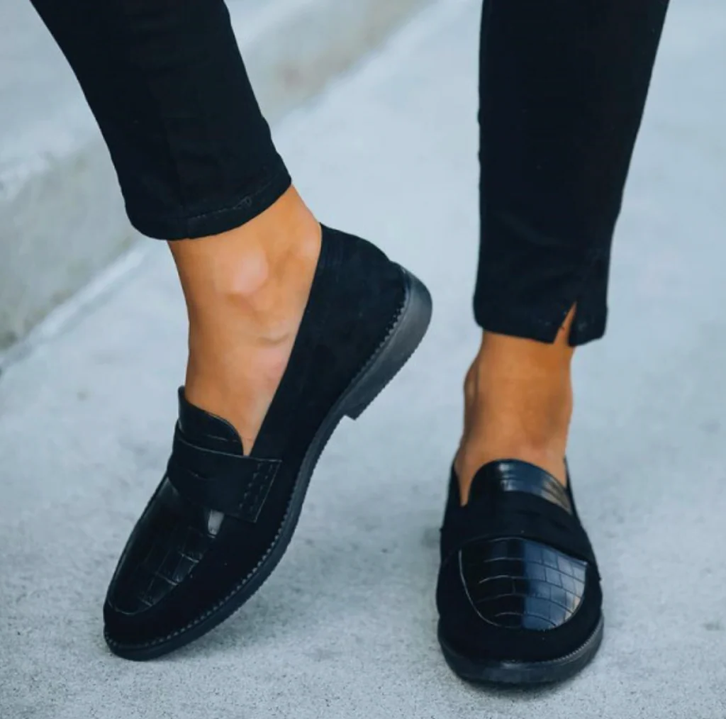 Classic Ladies Flat Shoes