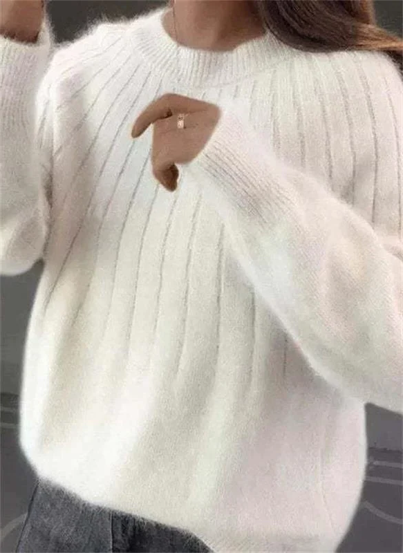 Cozy Women's Cashmere Crew Neck Sweater