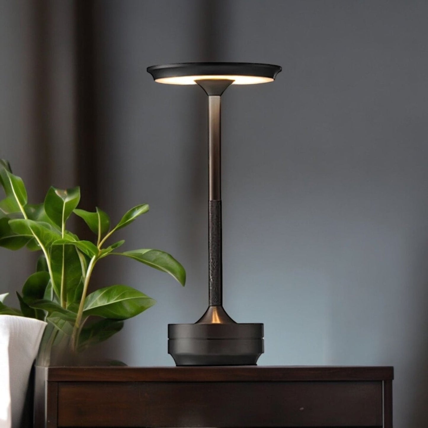 Wireless Charging Contemporary Desk Lamp - Pexav