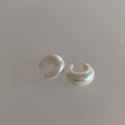 Minimalist Pearl C-shaped Earrings - Lunette-Nora Luxe