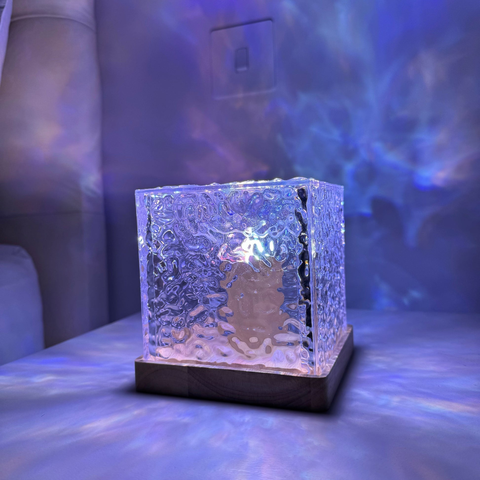 Noorderlicht Prisma Lamp - Borealis Cube-Medium-Nora Luxe