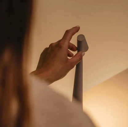 Simple Wireless LED Table Lamp
