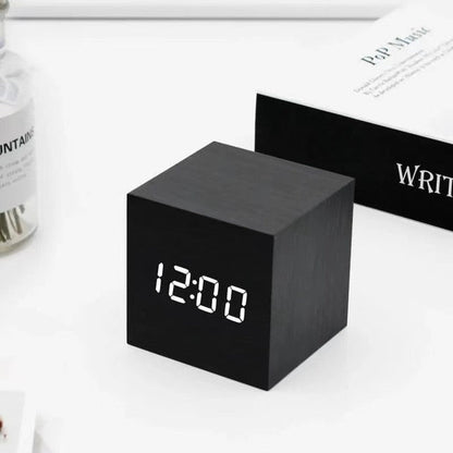 Simple LED Digital Alarm Clock with Voice Control