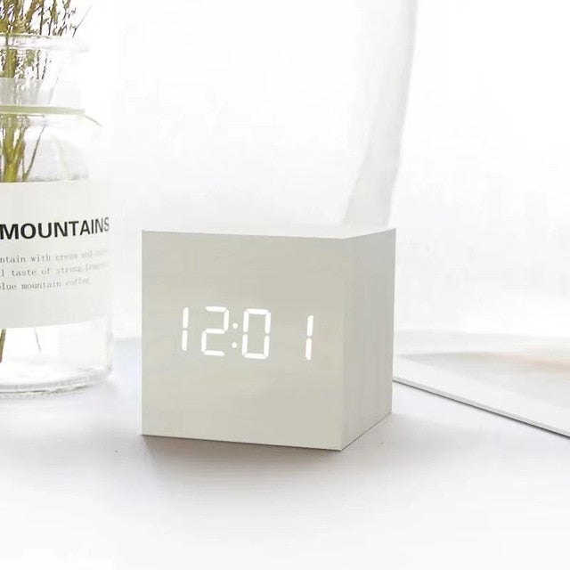 Simple LED Digital Alarm Clock with Voice Control