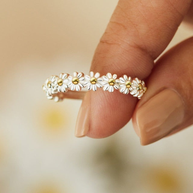 Beautiful Floral Engagement Ring