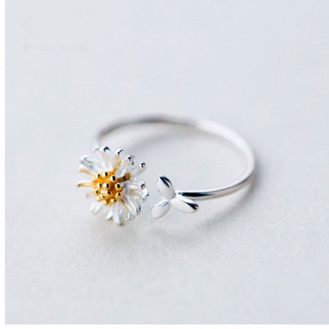 Beautiful Floral Engagement Ring
