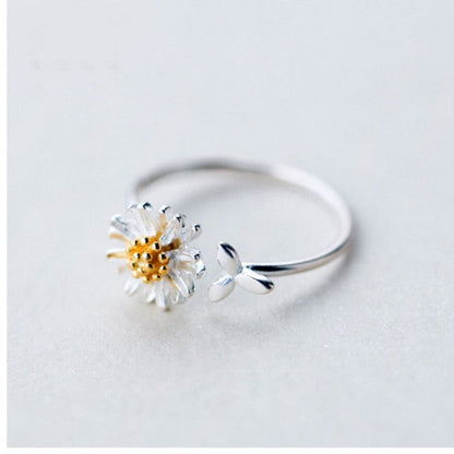 Beautiful Floral Engagement Ring