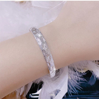 Radiant Star Armband | Elegant Jewellery for Women-Nora Luxe