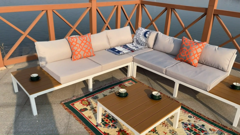 Comfortable Garden Patio Sectional Sofa Set with Table