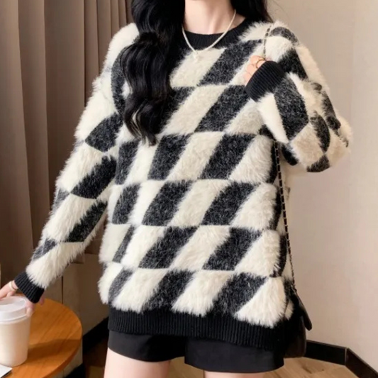 Classic White and Black Ladies Sweater - Pexav