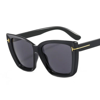 Stylish cat-eye sunglasses with UV protection and gradient - VueLuxe-Black-Grey-The Livary