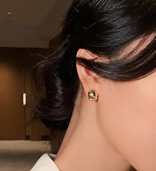 Simple yet Statement Earrings Clara - Pexav