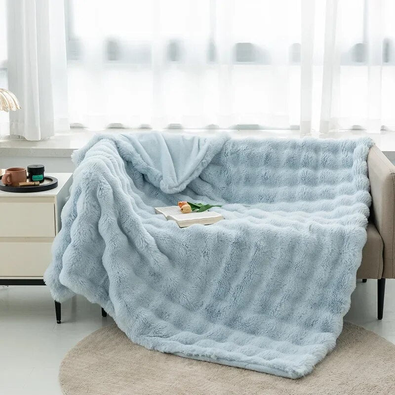 Warm Fuzzy Throw Blanket for Winter Comfort