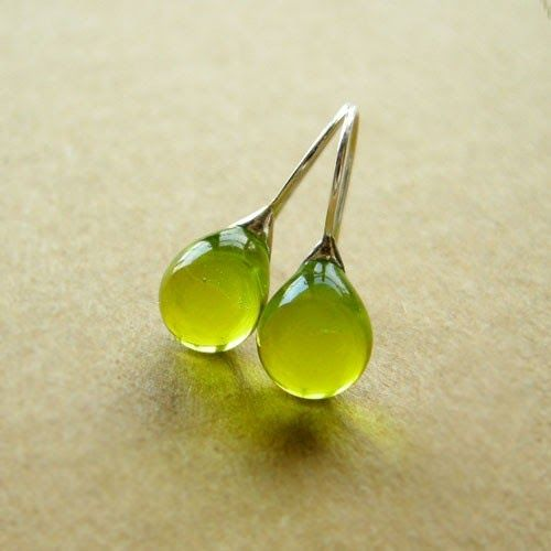 Classic Green Glass Drop Earrings - Pexav